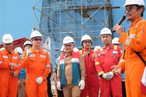 Bupati Banggai saat meresmikan PLTMG