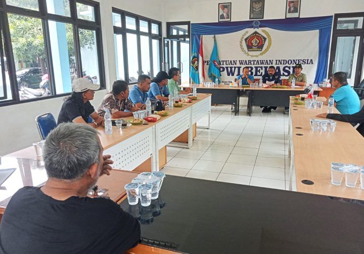 suasana rapat pembentukan Panitia Konferensi PWI Bekasi.
