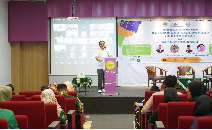 Rektor UMJ Prof. Dr. Ma'mun Murod, M.Si saat menyampaikan sambutan pada acara pengukuhan pengurus baru MCEBI di Jakarta pada 28 Februari 2024 (Foto: Humas UMJ)