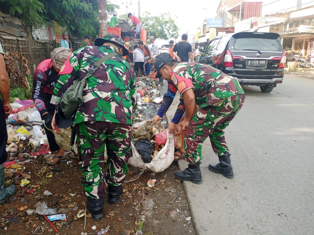 Tangani Tumpukan Sampah, Lurah Wanasari Turun Langsung Ke Lokasi 2 WhatsApp Image 2024-03-01 at 11.14.29