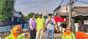 Lurah Jatibening Baru saat membuka Bazar Ramadhan.