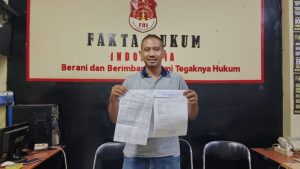 Rajasa Adji Trian Putra selaku Debitur BCA Finance, saat berada di Kantor Fakta Hukum Indonesia, Rabu (13/3/2024) malam. (Tatang/SP)