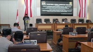 Bupati Sukabumi saat menyampaikan Pendapat Akhir Fraksi Tentang RAPERDA.