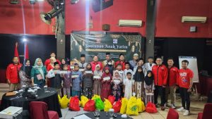 Ketum FSB KIKES KSBSI foto bersama dengan anak yatim.