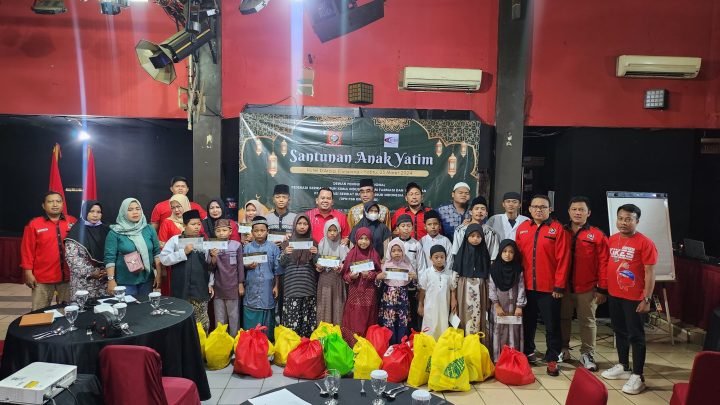 Ketum FSB KIKES KSBSI foto bersama dengan anak yatim.