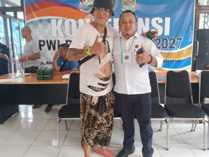 Frist Saikat bersama Ade Muksin, usai konferensi pemilihan Ketua PWI.