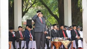 Bupati Sukabumi saat menjadi pemimpin upacara.