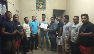 - Keluarga Besar Nusa Tenggara Timur (NTT) yang terdiri dari Flores, Timur, Sumba, Alor, Rote dan Sabu (Flotisaros) menyerahkan dana bantuan sebesar Rp 30.000.000