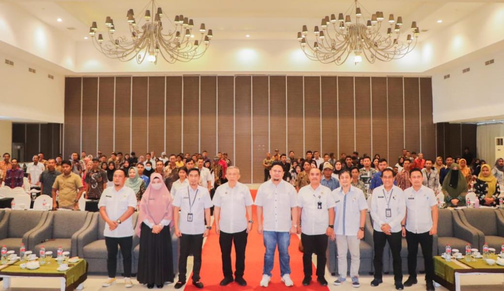 Wabup Banggai Foto bersama disela-sela kegiatan.