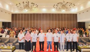 Wabup Banggai Foto bersama disela-sela kegiatan.