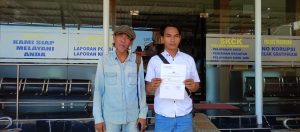 M Fahrur Rozi, warga Desa Oro-Orobulu selaku kuasa dari pemilik tanah yang bernama Didik Santoso saat berada di Mapolres (BM/Faktahukum)