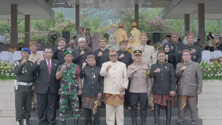 Bupati Sukabumi bersama Forkopimda usai upacara Hardiknas.