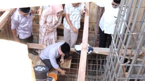 Saat Bupati Banggai melakukan Peletakan Batu Pertama dalam pembangunan menara Masjid Jabal Rahmah.