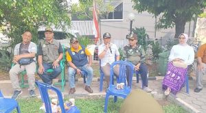 Lurah Jatibening Baru saat menyampaikan sambutannya.