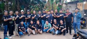 Keluarga Besar Padepokan Pandaan Ireng foto bersama usai kegiatan silaturahmi. (Fandi)