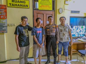Pelaku saat diamankan di Mapolsek Wonorejo (Polsek for Faktahukum)
