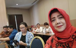Dr. Titik Haryati
