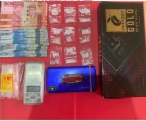 salah satu bukti sabu dari delapan pengedar sabu (humas for faktahukum)