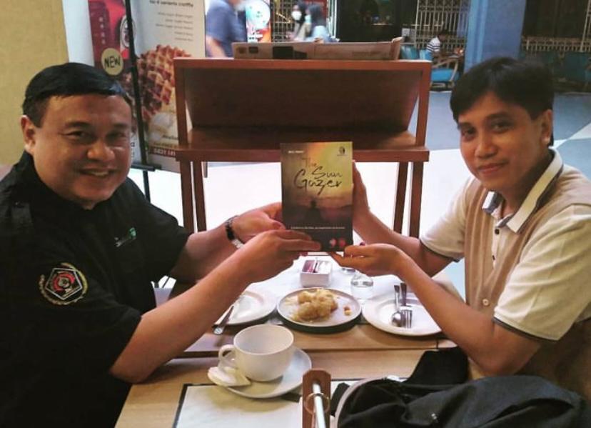Penulis, Ahli Keuangan Syariah, M. Gunawan Yasni (kanan) bersama Wartawan Senior Aat Surya Safaat (kiri) pada satu pertemuan di Jakarta baru-baru ini (Foto: Dok. pribadi)
