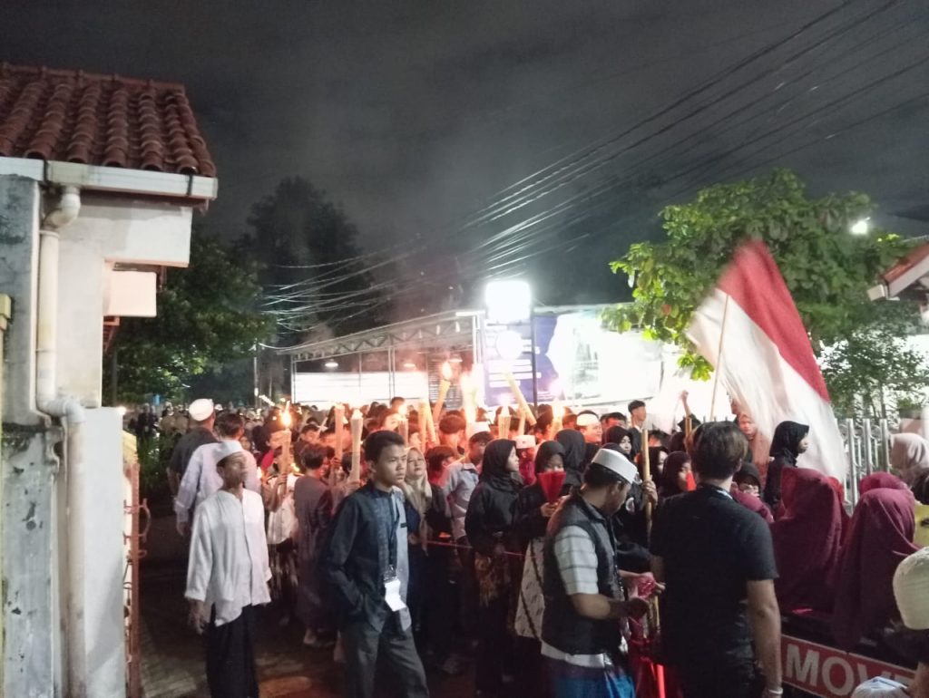 Rayakan Tahun Baru Islam, Ribuan Warga RW 01 Harapan Jaya ikuti Pawai Obor.
