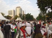 Ribuan Orang mengikuti aksi dari Aliansi Rakyat Indonesia Bela Palestina dan Komite Solidaritas Palestina dan Yaman (KOSPY)