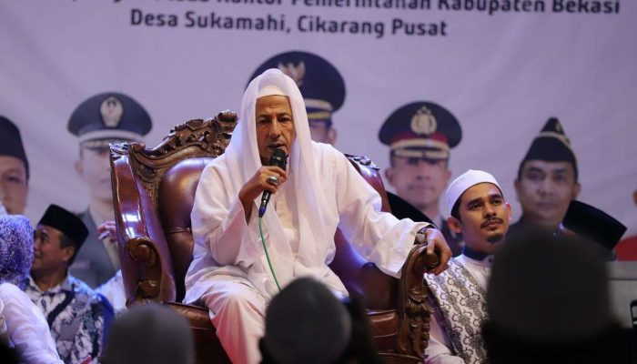 Pemerintah Kabupaten Bekasi, di Hari Jadi Kabupaten Bekasi ke-73 tahun, kembali menggelar Istighotsah dan Doa Bersama dengan Wantimpres RI Al-Habib Muhammad Luthfi bin Ali bin Yahya. Foto Dani Ibrahim