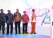 Pj Bupati Bekasi Dani Ramdan bersama Forkopimda secara resmi meluncurkan tema dan logo Hari Jadi ke-74 Kabupaten Bekasi tahun 2024 di Aeon Mall Deltamas, pada Jumat (12/7/2024)