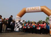 Pj Bupati Bekasi Dani Ramdan melepas para peserta jalan sehat dalam rangka menyambut Hari Jadi Kabupaten Bekasi Ke-73 dan HUT RI Ke-78. Kegiatan ini dimulai dari Plaza Pemkab Bekasi diakhiri di Central Park Meikarta pada Jumat (11/08/2023). Foto Dani Ibrahim/Newsroom Diskominfosantik