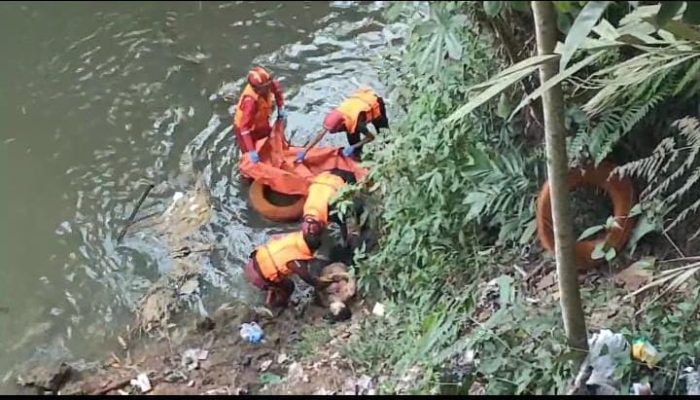 Unit Rescue Pemadam Kebakaran, Berhasil Evakuasi Korban Tenggelam di Sungai Jatirangga 1 IMG 20240908 WA0137