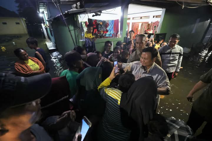 Presiden Prabowo Kunjungi Lokasi Banjir di Desa Buni Bakti Babelan 2 FB IMG 1741500885677